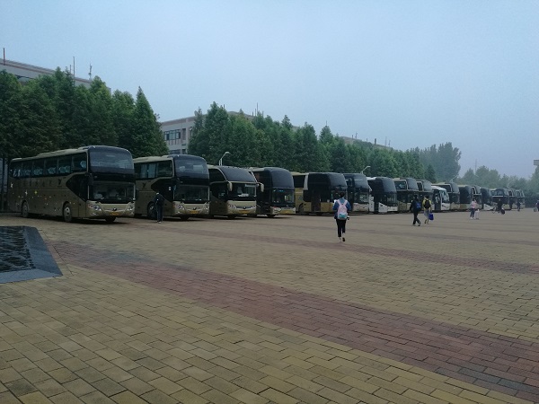 鄭州大巴車租賃:醉漢大巴吸煙被阻止,毆打大巴司機釀事故http://m.yanhuangfilm.com/